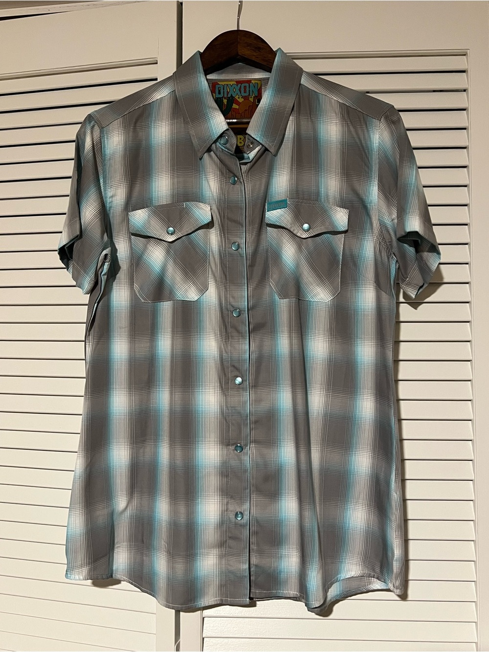 DIXXON Women’s Bisbee Bamboo Short Sleeve Shirt With Snap Buttons